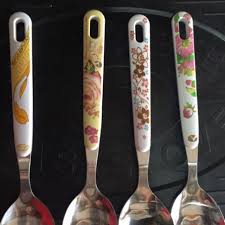 Untuk tipenya, vicenza menawarkan prasmanan set desain bundar dengan jumlah mangkuk saji mulai isi 5 pcs, 6 pcs, 7 pcs, maupun prasmanan set berbentuk kotak. Sendok Garpu Set Vicenza V248 Padi Lilly Lolly Poppy Mawar Melati Shopee Indonesia
