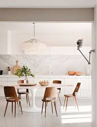 15 Astounding Oval Dining Tables For Your Modern Dining Room Oval Table Dining Modern Farmhouse Dining Room Decor Dining Table Marble