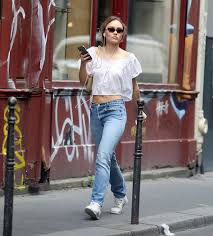 Vanessa paradis, johnny depp's ex, marries director samuel benchetrit. Lily Rose Depp Looks Like Mom Vanessa Paradis In New Crop Top Pics Hollywood Life