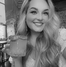 Savannah Chambers's Instagram, Twitter & Facebook