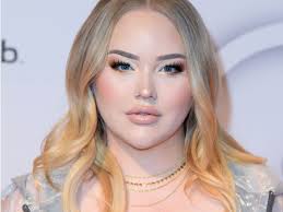 Nikkie de jager announced she was transgender on youtube monday the beauty influencer, who was born in the netherlands but is now based in the us, has more than 12.5 million subscribers de jager. Nikkietutorials Was Blackmailed Before Coming Out As Transgender