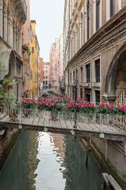 On Tour With The Antiques Diva Victoria Magazine Victoria Magazine Round The World Trip Travel Around The World