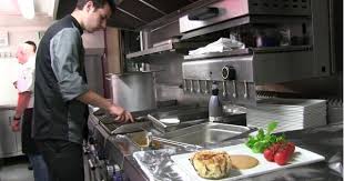 Cuisinier A Bord D Un Bateau Le Metier Original De Kevin Cidj