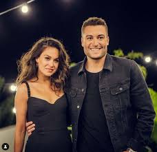 De twee zijn sinds vrijdag verloofd. Viktor Verhulst Heeft Een Nieuwe Vriendin Gevonden Op Love Island Showbizz 24