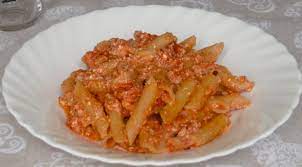 Si tratta di un primo piatto facile da realizzare che si adatta ad ogni tipo di menu. Tengofame Pasta Con Sugo E Ricotta