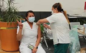Sin las vacunas, las epidemias causadas por muchas enfermedades prevenibles podrían reaparecer y llevar a un aumento en el número de casos por enfermedad, discapacidad y muertes. Queretanos Migran A Guanajuato Para Vacunarse Contra El Covid 19 Diario De Queretaro Noticias Locales Policiacas De Mexico Queretaro Y El Mundo