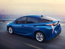The 2017 toyota corolla altis has been launched in india, gets a new phantom brown shade. 2017 Toyota Prius Launched In India Launch Price Mileage Specifications And More Details Drivespark News