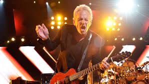 Learn about lindsey buckingham's age, height, weight, dating, wife, girlfriend & kids. Lindsey Buckingham Kann Nach Herz Op Endlich Wieder Singen