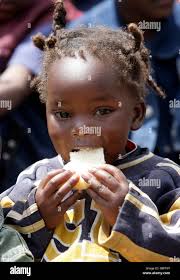Food relief kenya hi-res stock photography and images