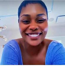 Wawwww ann pa gade sou bel koulè nwa Ruth la an nou gade sou bel souri  😄😁a pito Wawwww trè bèl trè natirèl