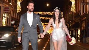 Evlilikleri ve ayrılığıyla gündeme gelen sinan akçıl ve burcu kıratlı çifti yeniden nikah masasına oturmaya hazırlanıyor. Sinan Akcil Ve Burcu Kiratli Bosaniyor Iddiasi Magazin Haberleri