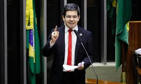 Confira a biografia do senador randolfe rodrigues e fique por dentro de toda a sua trajetória na política brasileira. Senador Vai A Oea Por Ameaca De Bolsonaro A Jornalista Cartacapital