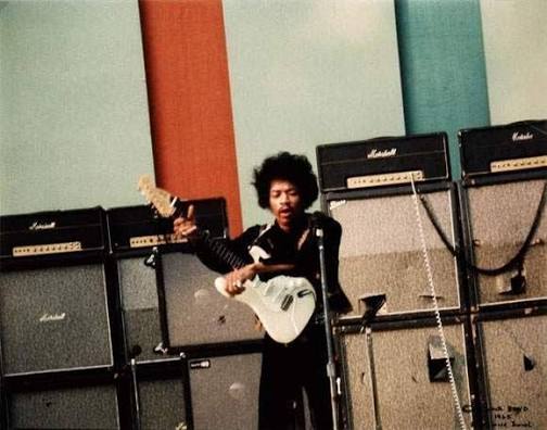 🎸 As Jimi Marshall Hendrix arrived in Britain in late '66, he was still an  unknown American guitarist trying to build a career in a new country. One  of the first people