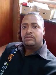 33, gay, single, in Kissimmee area :)