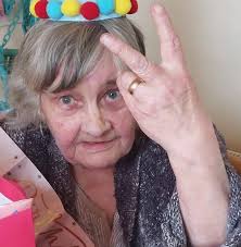 Is this a good airbrush set for a beginner? Would one with a tank be better?