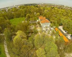 Biergärten gibt es ja viele in münchen. Aumeister Biergarten Restaurant Im Englischen Garten