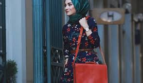 Seperti baju muslim gaya yang menonjolkan kesan modern dengan perpaduan warna serta teknik potongan yang begitu serasi. Instagram Hijab Fashion Style Hijab 2018 Gaya Hunting