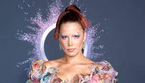 Halsey has taken over the metropolitan museum of art to unveil the artwork for their upcoming fourth studio album, if i can't have love, i want power. Halsey S New Album Cover Celebrates Pregnancy With An Intimate Breastfeeding Portrait See Photo Allure