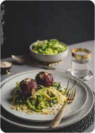 Rote Bete Knodel Auf Rahmwirsing Rezepte Rahmwirsing Und Vegetarische Hauptgerichte