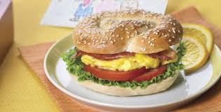 Brioches Et Petits Pains Blt Sur Bretzel Recipe Soft Pretzels Easy Delicious Recipes Recipes