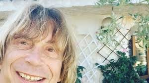 L'isola dei famosi e' un reality show di rai 2, in onda dal 2003 e condotto da nicola savino e vladi. Enzo Paolo Turchi Biografia Chi E Eta Altezza Peso Figli Moglie Instagram E Vita Privata Spettegolando