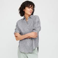 Contoh kemeja seragam kantor dalam aneka bahan kain. 5 Kemeja Yang Wajib Dimiliki Perempuan Untuk Ke Kantor Kumparan Com