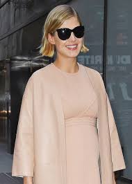 A straight side part matches the sleek hairstyle greatly. Rosamund Pike Wears Her Short Bob In Three Different Ways Vogue