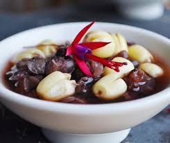 Bởi lẽ, vừa đậu lại vừa đỏ sẽ mang lại nhiều may mắn hơn cho người đi thi. Mua Ä'áº­u Ä'á» Náº¥u Che Ä'á»ƒ Cáº£ NÄƒm May Máº¯n