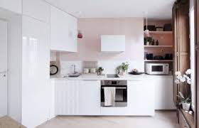 studio fonctionnel et feminin cuisine blanche deco cuisine grise idee deco cuisine