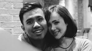 Kesibukan Disebut Pemicu Pamela Bowie dan Joshua Putus