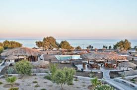 Alluvial santorini suites, located at messaria, features rooms with swimming pool. 5 Sterne Luxus Hotel Black Rose Suites In Perissa Perivolos Santorini Griechenland