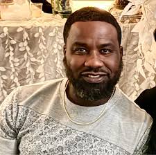 How to keep fitted sheets from popping off mattresses?