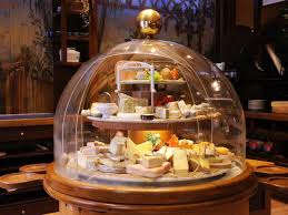 Cloche A Fromage Fromages Kuriocityhttp Www Kuriocity Fr Top 5 Des Restos De Fromages A Strasbourg Cloche A Fromage Fromage Vin Et Fromage