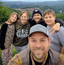 Amanda Hendricks-Davis (@AmandaHendricksDavis) • Facebook