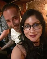 Carrie Farr's Instagram, Twitter & Facebook