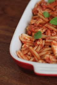 I bucatini alla caruso sono un primo piatto della tradizione partenopea (napoletana) a base di zucchine, san marzano e peperoni con erbe aromatiche. Buona Domenica Pasta Al Forno Con Tonno Tuna Bake