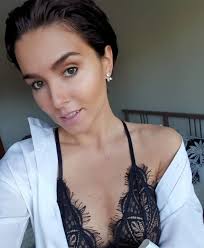 Анна Царева