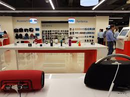 Din poze pare mic, dar braşovul e un oraş aparte, şi emag ştiu exact câte comenzi au pe zi din braşov. Emag A Deschis Al Doilea Showroom Din BucureÈ™ti In Magazinul Titan Nwradu Blog