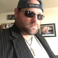 🎬🎬 Ordinary People (1980), directed by Robert Redford in his directorial  debut, is a deeply emotional drama that explores themes of grief, guilt,  and family dynamics. The film tells the story of