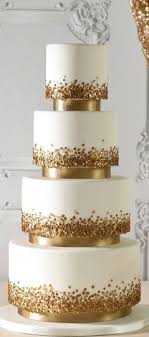 This Would Be Fabulous Not As Many Tiers And Silver Diamond Sparkles Weddingcakes Gold Wedding Cake Cool Wedding Cakes Wedding Cake London