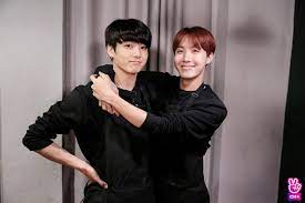 Share the best gifs now >>> Bts S Jungkook Gifts J Hope A Beautiful Pair Of Customized Sneakers Allkpop