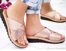 Satin Al 2019 En Cok Satan Modeli Kadin Terlik Yeni Buyuk Boy Burnu Acik Sandalet Parmak Arasi Terlik Suni Deri 4 Renk Toptan Satis Tl114 11 Dhgate Comda