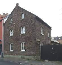 A heavy base made of marble provides the right balance point and makes the table appear elegant and contemporary. Datei Koln Poll Poller Hauptstr 50 Jpg Wikipedia