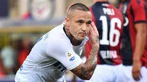 Der belgier hatte schon vor einem jahr für aufsehen gesorgt, als er ein. Radja Nainggolan Rechnet Mit Roma Verantwortlichen Ab Haben Dinge Hinter Meinem Rucken Getan Goal Com