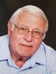 Dennis Sari's Instagram, Twitter & Facebook