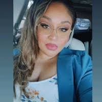 Monique Moran's Instagram, Twitter & Facebook