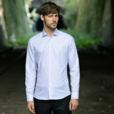 Une chemise bleue, bleu ciel ou bleu clair est idéale pour les affaires et les vêtements décontractés. Chemise Bleu Ciel Faux Uni Col Italien Chemises Business