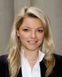 Kerri Slater's Instagram, Twitter & Facebook