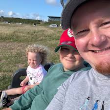 Does anyone have any pictures of partial sea view rooms with bunk beds  please? View from the room and which block was the room, many thanks