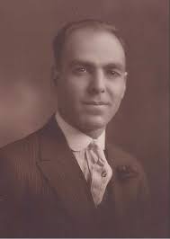 My Dad was born in Greece in Lepreon 1929. His name is Kanellos Krespis. In  1954 he went to Australia and my Mom went to meet him in 1955. Her name was